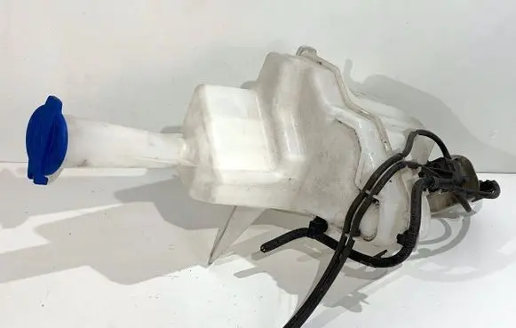 Hyundai Kona I Windshield washer fluid reservoir/tank 98610J9000