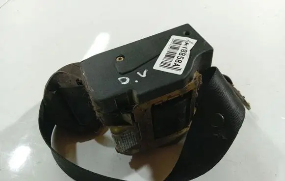 Volkswagen PASSAT B5 Middle seatbelt (rear) 560268855
