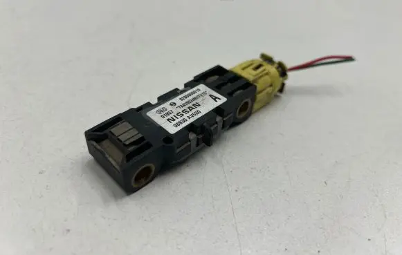 Nissan Primera Airbag deployment crash/impact sensor 98830AV600 0285003019