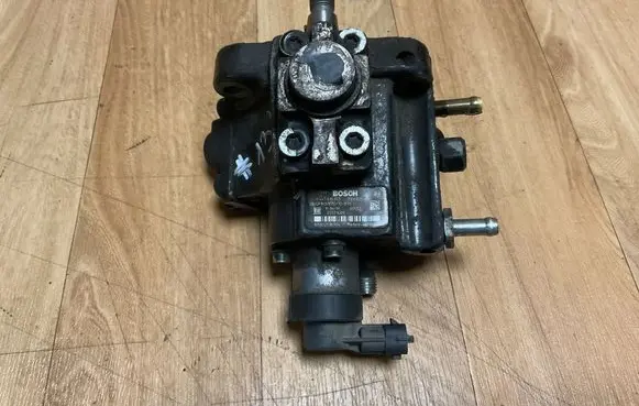Opel Insignia A Fuel injection high pressure pump 55571005 0445010193 1106925