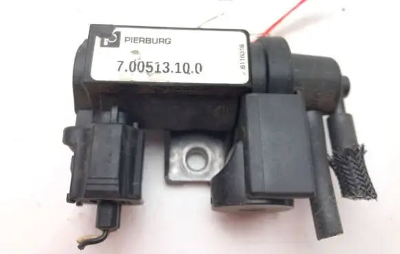 Toyota Avensis T270 Fuel pressure regulator 700513100