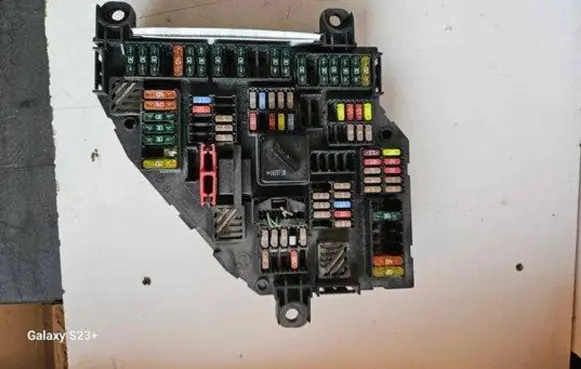 BMW 5 F10 F11 Fuse module 16704991 117033452 08071000644020
