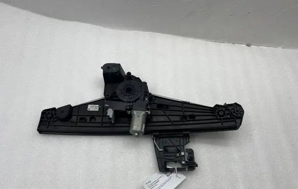 Opel Mokka B Rear door window regulator with motor 9843773980