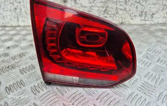 Tailgate rear/tail lights