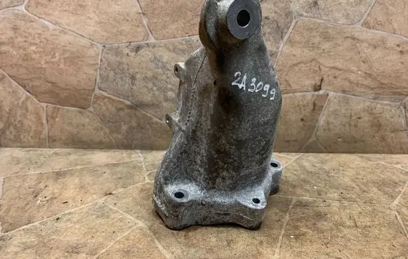 Mercedes-Benz C W204 Engine mounting bracket A6512233504
