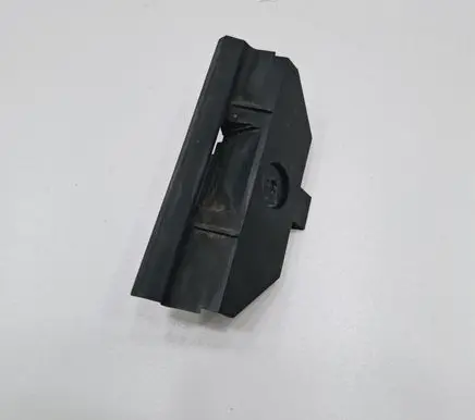 Rear bumper mounting bracket
