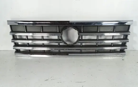 Volkswagen Touareg III Front bumper upper radiator grill 760853653E