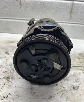 Volkswagen Golf IV Air conditioning (A/C) compressor (pump) 1J0820803K