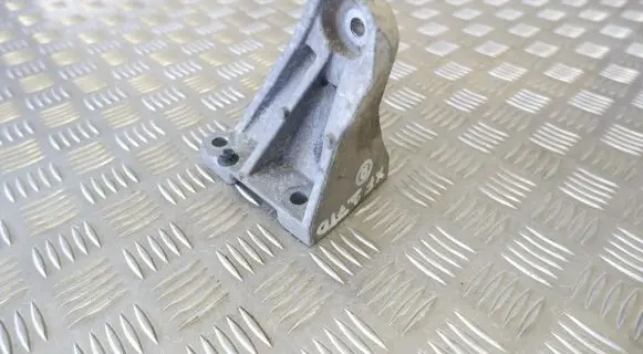 Jaguar XF X250 Engine mounting bracket 5R836037BB
