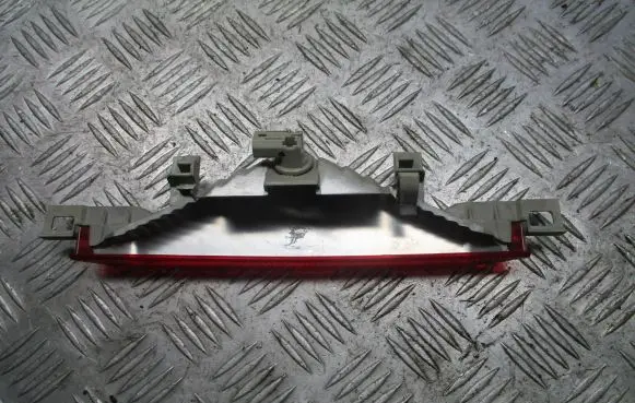 Toyota Avensis Verso Third/center stoplight