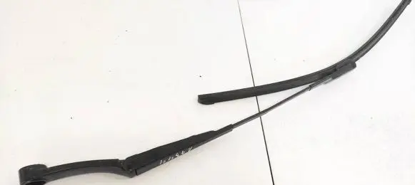 Hyundai i30 Front wiper blade arm F00S51F102