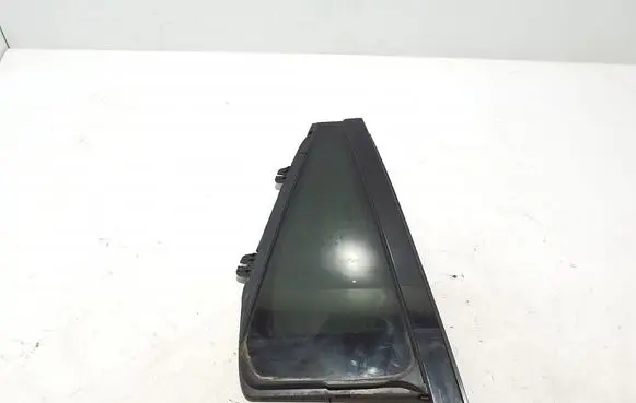 Volvo XC90 Rear vent window glass 32132026