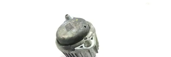 Mercedes-Benz C W204 Engine mount bracket