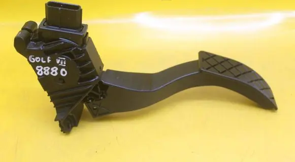 Volkswagen Golf VII Accelerator throttle pedal 5Q1723503F 6PV01062101