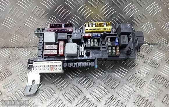 Mercedes-Benz E AMG W211 Fuse module 016706581