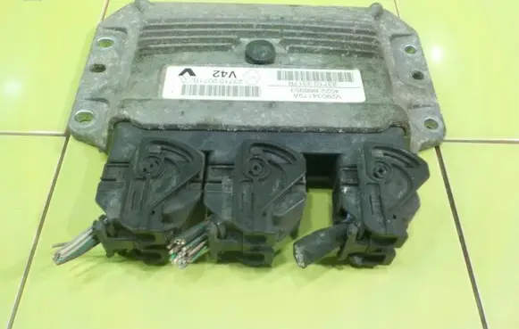 Dacia Sandero II Engine control unit/module 237102071R