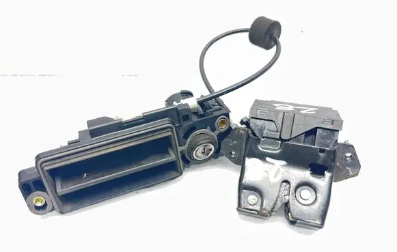 Loading door lock