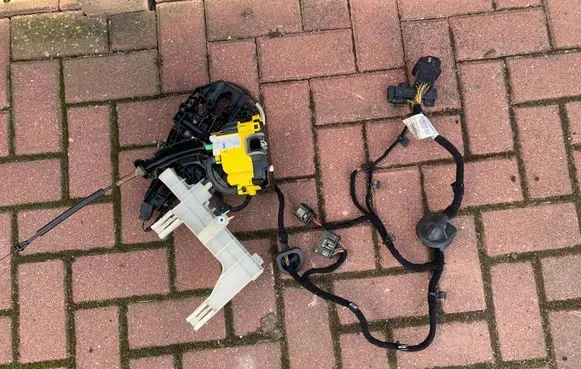 Alfa Romeo Stelvio Rear door lock 50551878 M15892