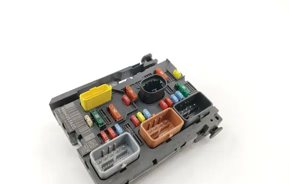 Citroen C4 I Picasso Fuse module 9664055680