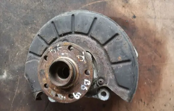 Volkswagen PASSAT B6 Front wheel hub
