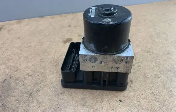 BMW 3 E90 E91 ABS Pump 6787837 6787836