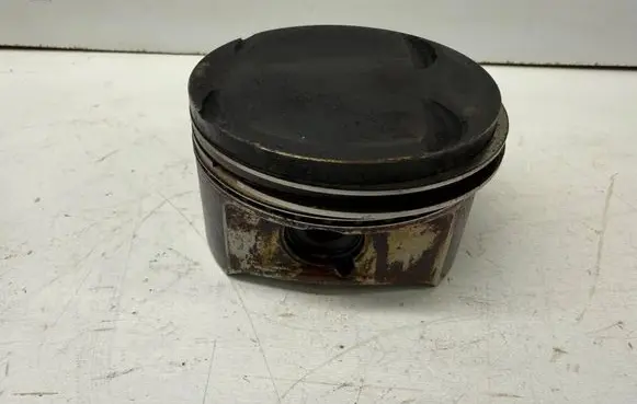 Mercedes-Benz C W204 Piston A2710304817 2710304817 A2710307017