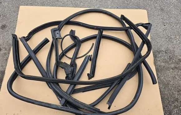Opel Tigra B Front door rubber seal 