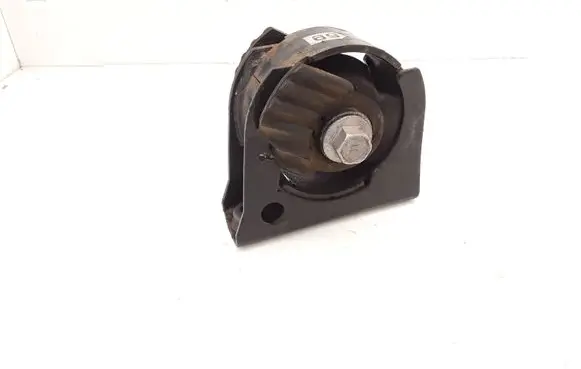 Toyota RAV 4 (XA40) Engine mount bracket