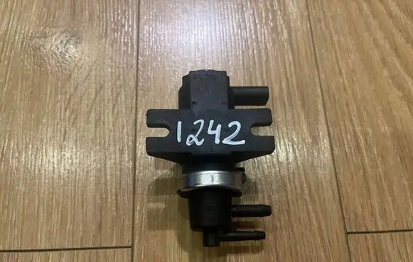Vacuum valve