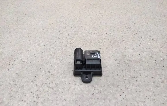 Mercedes-Benz B W246 W242 Glow plug pre-heat relay A6519005502
