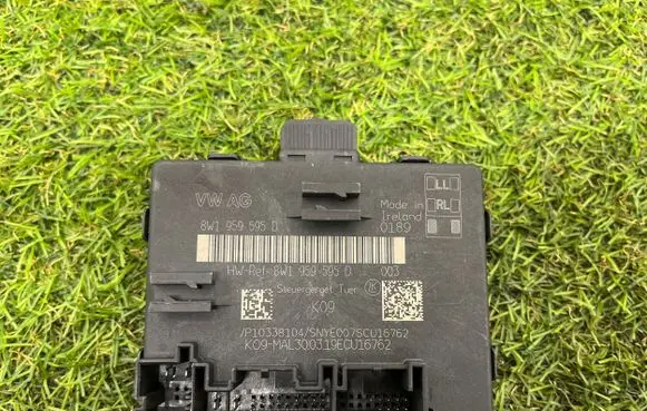 Volkswagen PASSAT B8 Door control unit/module 8W1959595D