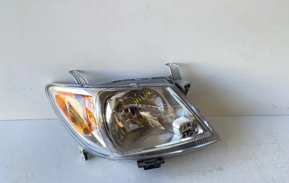 Toyota Hilux (AN10, AN20, AN30) Headlight/headlamp 10016517