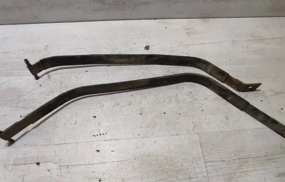 Fuel tank mounting bracket