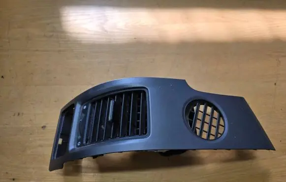 Honda CR-V Dashboard side air vent grill/cover trim 77620SWWG510M1 C4624765 9761M0020