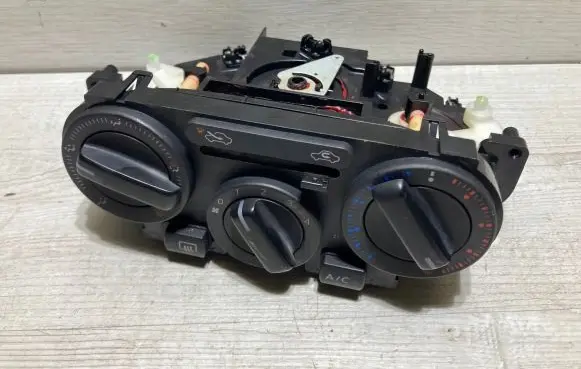 Nissan Juke I F15 Climate control unit 2751000B21