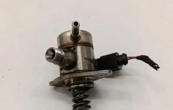 Volkswagen T-Roc Fuel injection high pressure pump 05E127027D