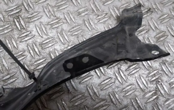 Mercedes-Benz C W203 Headlight/headlamp mounting bracket
