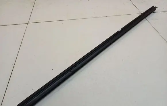Chrysler Sebring (JS) Front door glass trim molding
