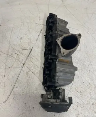 Volkswagen PASSAT CC Intake manifold 1024113S02