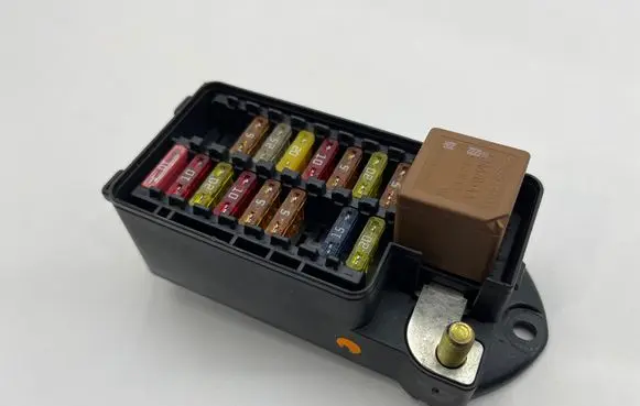 Jaguar XK8 - XKR Fuse module LJG2800BA 518797006 073259020702