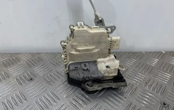 Audi Q7 4L Front door lock 8J1837016D