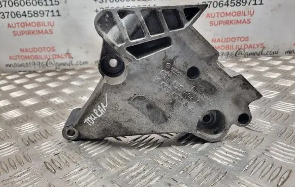 Engine mounting bracket
