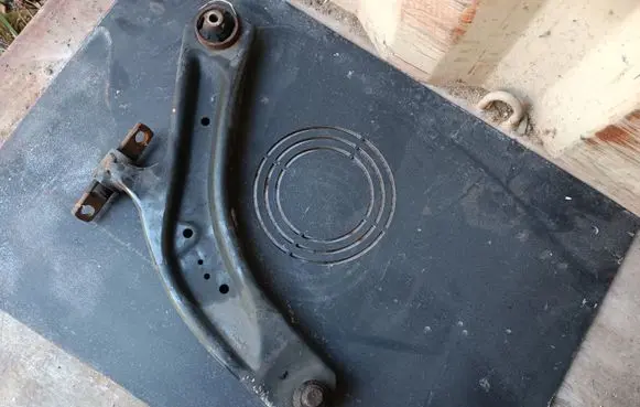 Renault Koleos II Front lower control arm/wishbone 545013557R