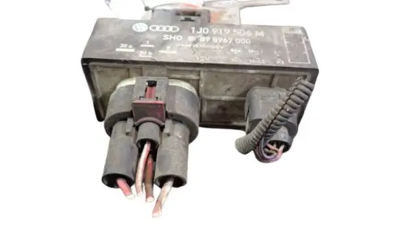 Skoda Fabia Mk2 (5J) Fan control module 