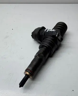 Volkswagen Golf V Fuel injector 038130073