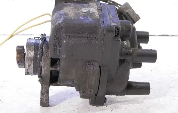 Mazda 121 Ignition distributor D4T89-02