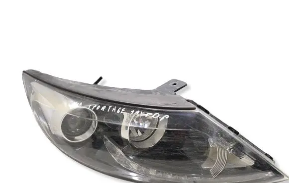 KIA Sportage Headlight/headlamp 921023W