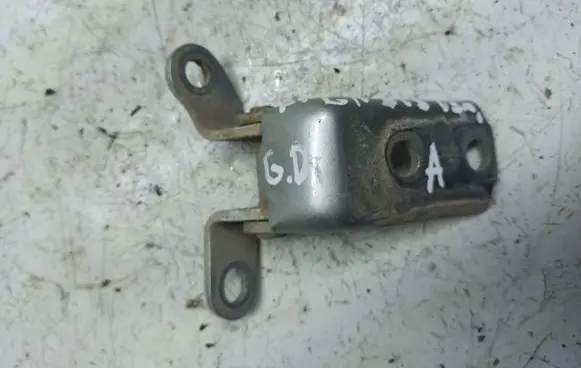 Toyota Avensis T250 Rear door lower hinge