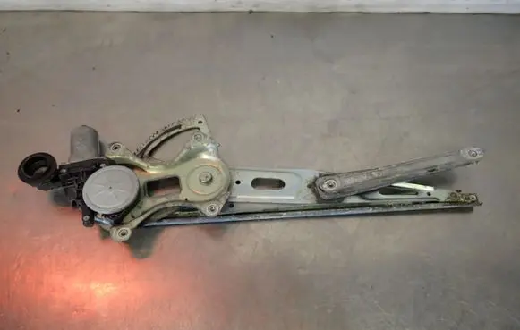 Toyota Urban Cruiser (XP110) Front door window regulator with motor 