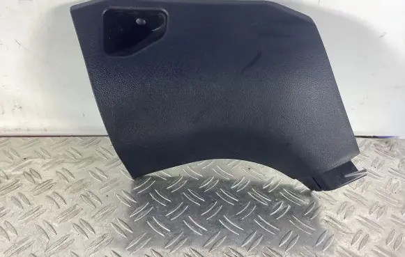 Foot area side trim
